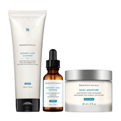 SkinCeuticals Rengörande & Balanserande Hudvårdsrutin Ett effektivt hudvårdskit för dig med mogen hud som kämpar med orenheter, förstorade porer och ojämn hudstruktur. Kombinationen av rengöring, aktivt serum och återfuktande kräm hjälper till att återställa balansen, minska blemmor och förebygga ålderstecken. Produkter i kitet: Blemish + Age Cleansing Gel (1 st): Djupverkande rengöringsgel med salicylsyra och glykolsyra som avlägsnar orenheter och jämnar ut huden. Blemish + Age Defense (1 st): Målmedvetet serum som motverkar både akne och ålderstecken. Reglerar talgproduktion och reducerar fina linjer. Daily Moisture (1 st): Lätt, porsammandragande kräm som återfuktar och lugnar huden utan att kännas tung. För: Henne, Honom Hudtillstånd: Orenheter, stora porer, ålderstecken Rekommendation: Passar blandad till fet hud. Använd dagligen för bästa resultat. Kombinera gärna med ett C-vitaminserum för ökad lyster och skydd.